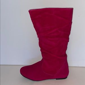 Women’s fuchsia winter boots
